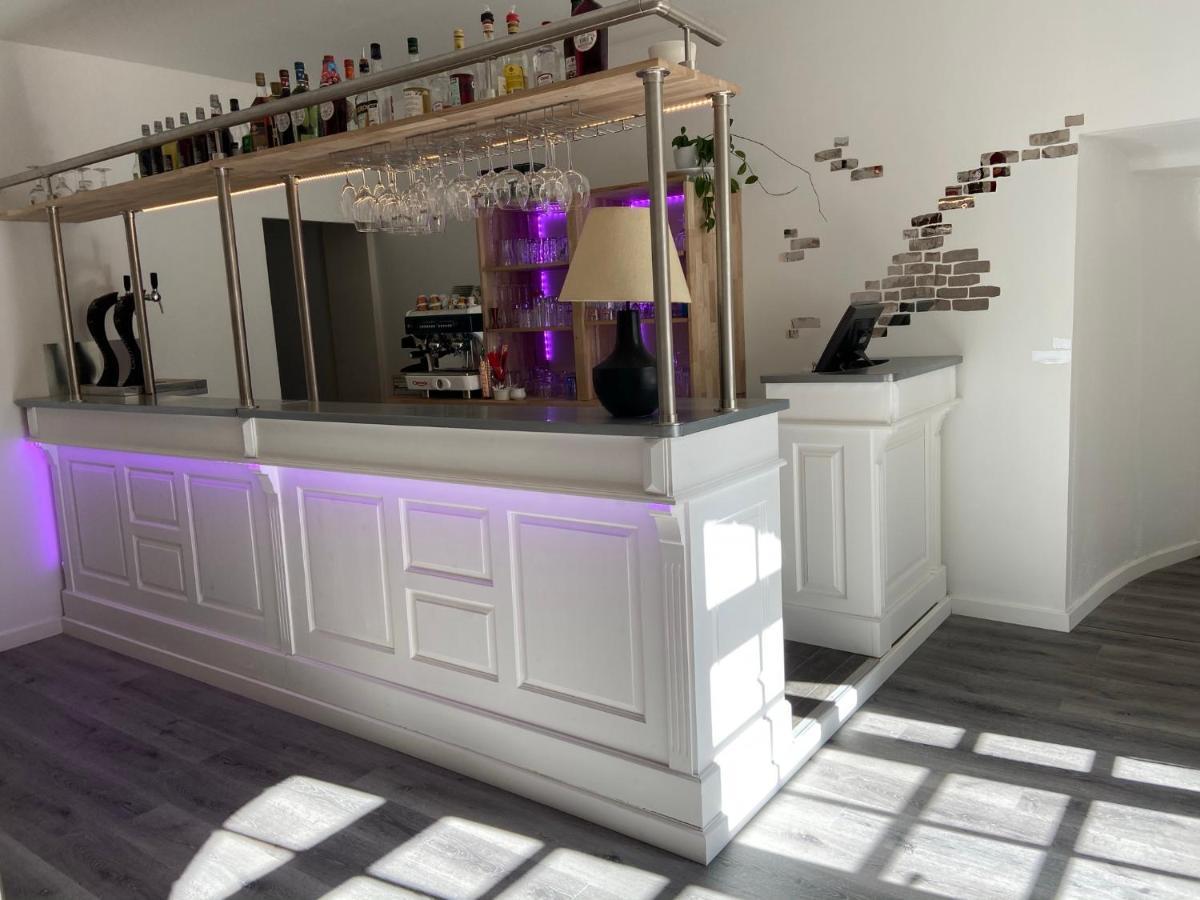 Au Fin Gourmet Hotel Льо Кроази Екстериор снимка